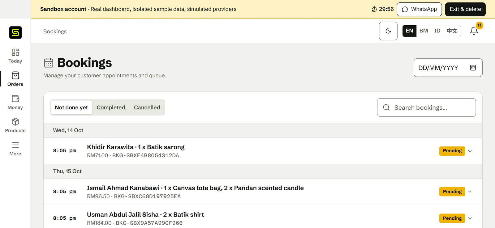 The owner’s order list for an online shop: each order shows the customer, the items, such as 1 x Batik sarong, the order total and a Pending status.